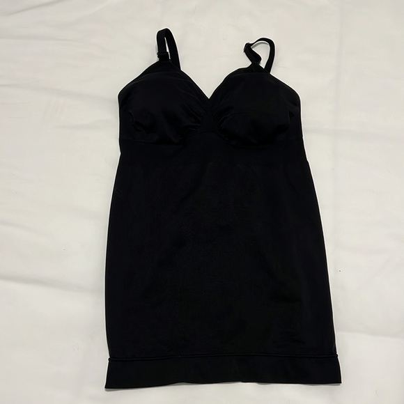 Bundle of 3 nursing tanks - Picture 2 of 3